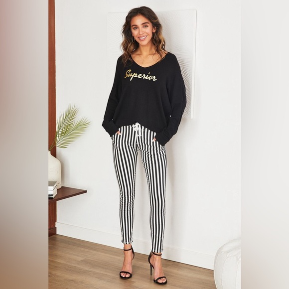 (2207-SUP-BLK) SUPERIOR LOGO V-NECK L/S KNIT SWEATER - Picture 4 of 4